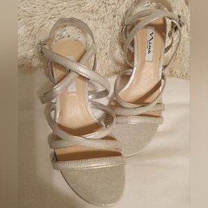 Nina Heels, Size 8.5 Medium, Shimmery Silver. NWOT.